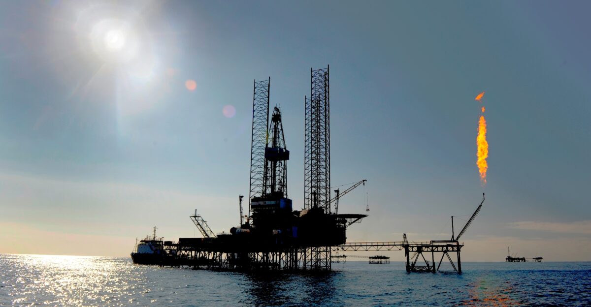 File Jack-up-rig-in-the-caspian-sea 1 JPG - Wikimedia Commons