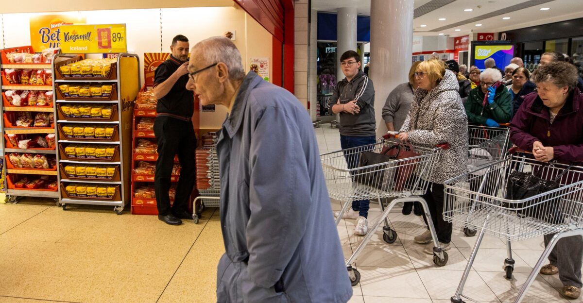 Grocery Stores Respond to Coronavirus Crisis With Seniors-Only