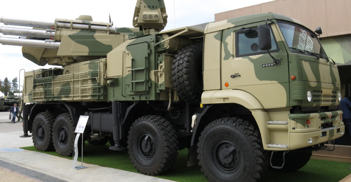 Pantsir-S1 with Janus-faced acquisition radar at exhibition Army 2016