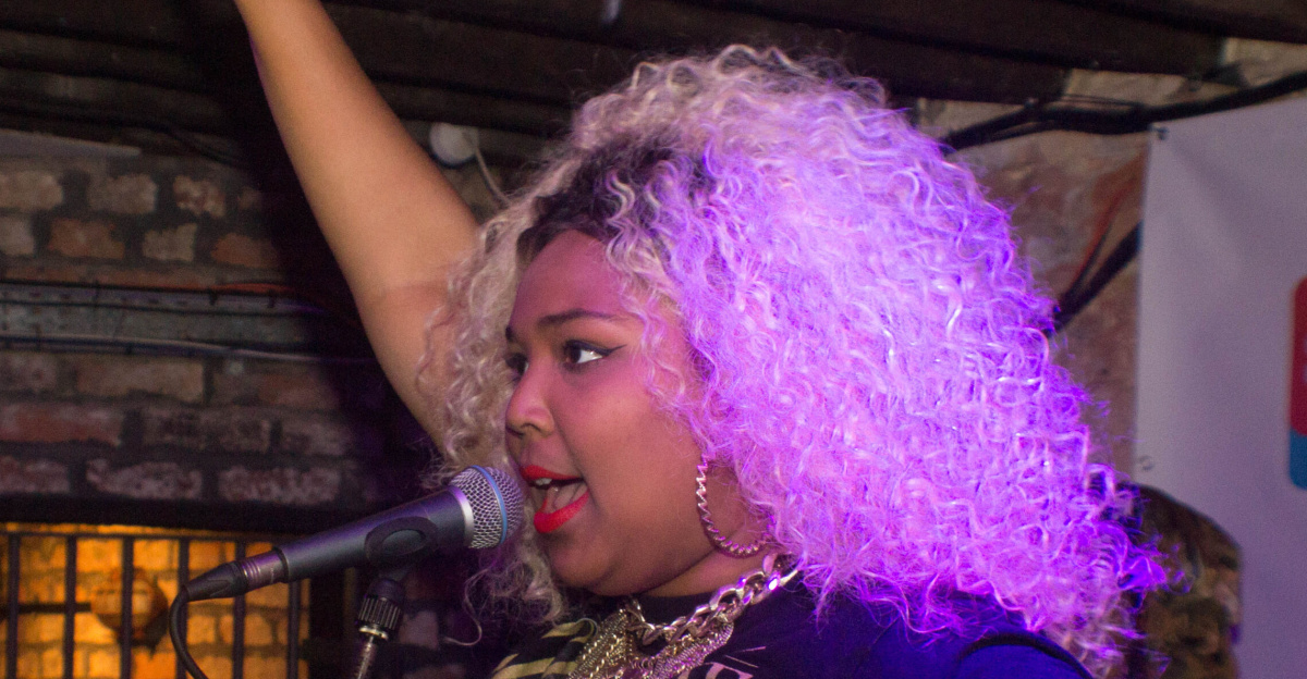 <a href="https://en.wikipedia.org/wiki/Lizzo" class="extiw" title="en:Lizzo">Lizzo</a> at Liverpool Soundcity 2014.