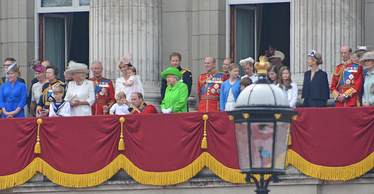 London : Westminster - Buckingham Palace <span class="mw-valign-text-top" typeof="mw:File/Frameless"><a href="//commons.wikimedia.org/wiki/File:London_,_Westminster_-_Buckingham_Palace_-_geograph.org.uk_-_5058770.jpg#ooui-php-4" title="Edit this at Structured Data on Commons"><img decoding=