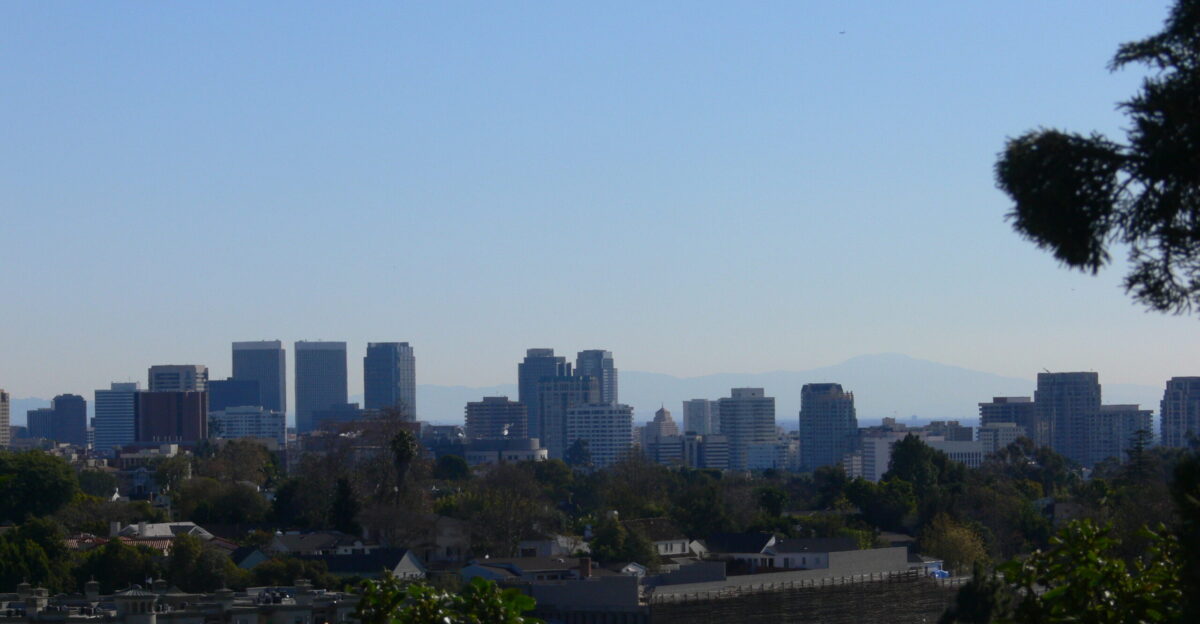 Vue de Los Angeles depuis la terrasse du Luxe Hotel Brentwood au pied du Getty Center