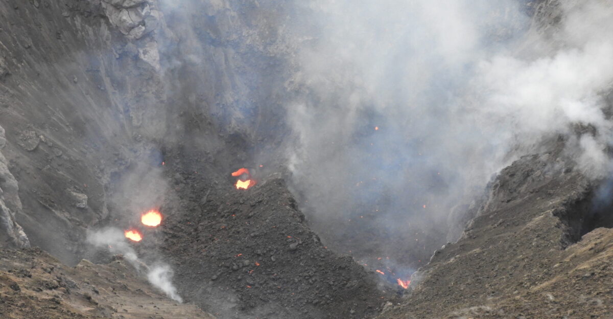Volcanic landslide - Wikipedia