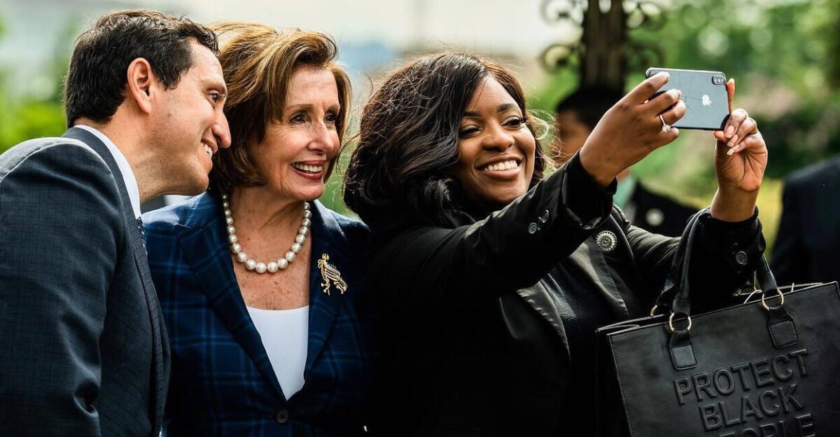 Nancy Pelosi Honors Texas House Democrats