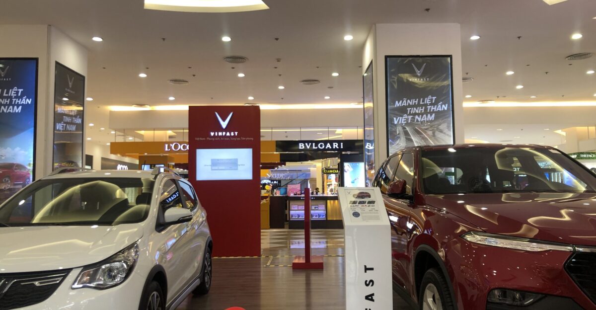 Nh n h ng Bulgaria Bvlgari v xe VinFast Fadil Lux SA2 0 t i Times City