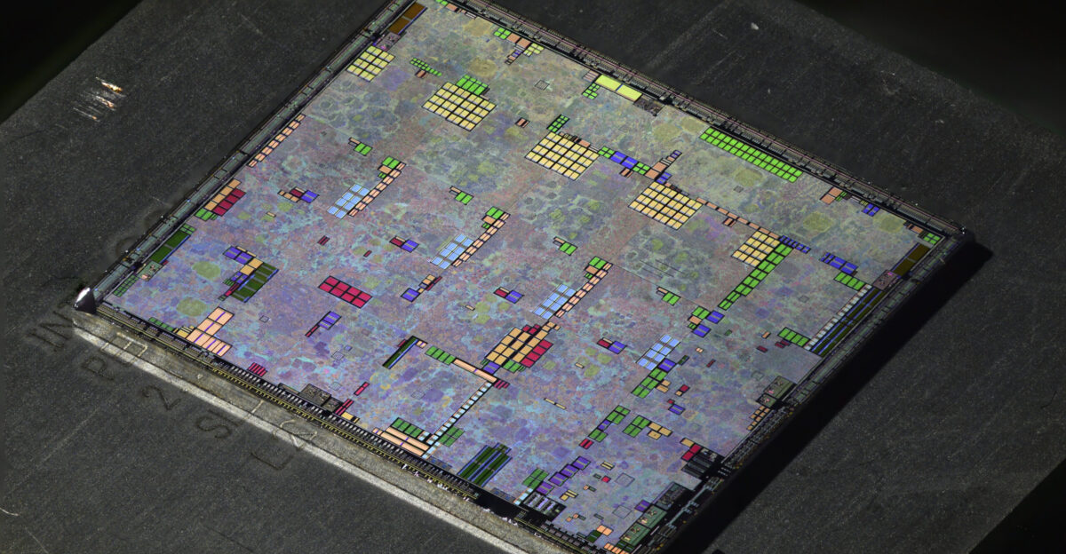 Die shot of the NVIDIA NV40 graphics processor Chip kindly donated by Oleg Kashirin