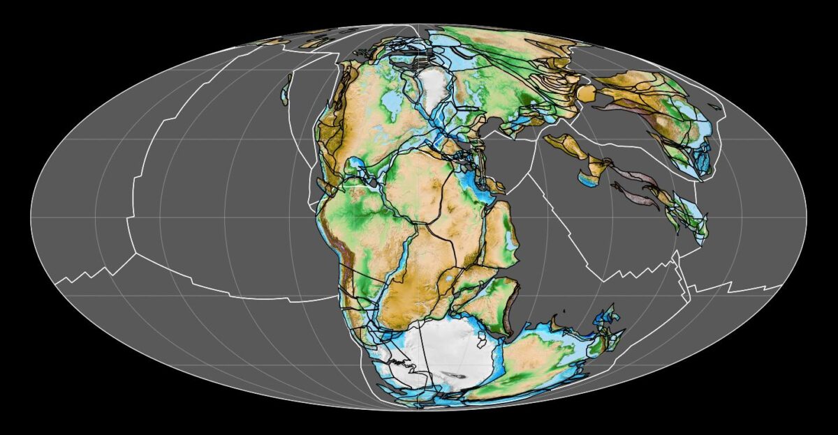 Map of Pangaea 200 million years ago Mollweide projection centred on 0 0 Made using GPlates and data sets listed below 1 Amante C and Eakins B W 2009 ETOPO1 1 Arc-Minute Global Relief Model Procedures Data Sources and Analysis NOAA Technical Memorandum NESDIS NGDC-24 19 Matthews K J Maloney K T Zahirovic S Williams S E Seton M and M ller R D 2016 Global plate boundary evolution and kinematics since the late Paleozoic Global and Planetary Change 146 226-250 DOI 10 1016 j gloplacha 2016 10 002 M ller R D Seton M Zahirovic S Williams S E Matthews K J Wright N M Shephard G E Maloney K T Barnett-Moore N Hosseinpour M Bower D J Cannon J 2016 Ocean Basin Evolution and Global-Scale Plate Reorganization Events Since Pangea Breakup Annual Review of Earth and Planetary Sciences vol 44 pp 107 DOI 10 1146 annurev-earth-060115-012211
