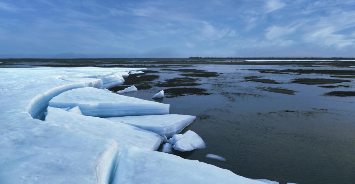 Expansive view of icebergs and frozen waters in Yakutia Siberia under a clear winter sky