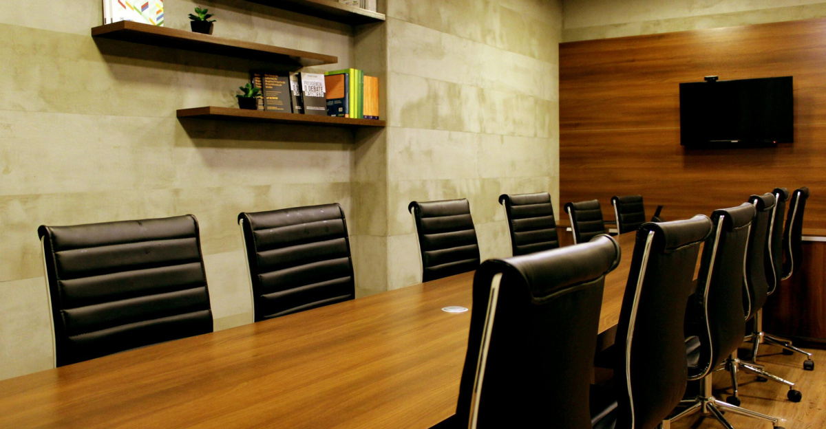 Elegant boardroom with leather chairs and wooden decor, ideal for meetings.