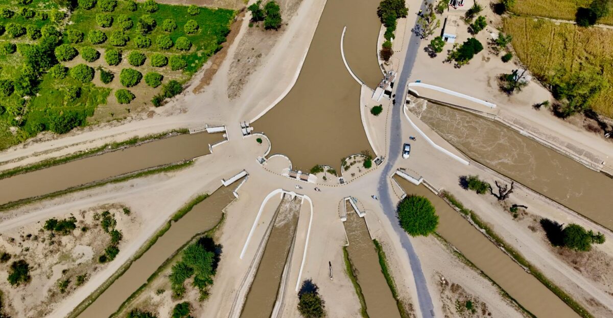 A stunning aerial view of irrigation canals in Karor Lal Eason showcasing agricultural infrastructure