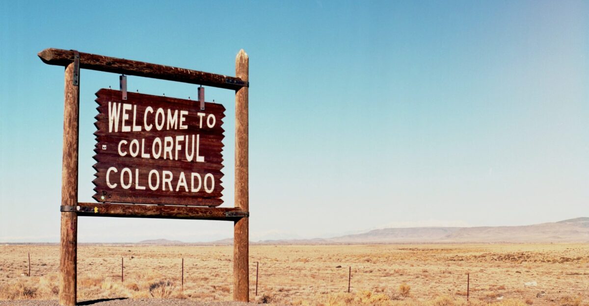 Welcome signage on road during daytime