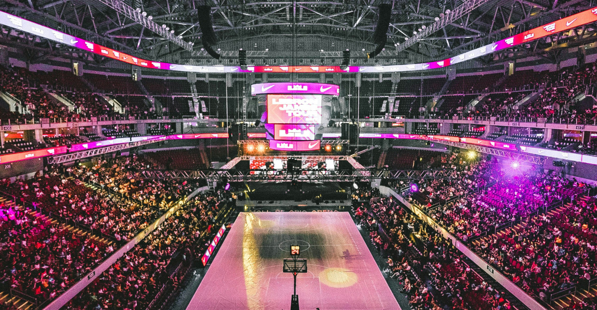 people inside the basketball court