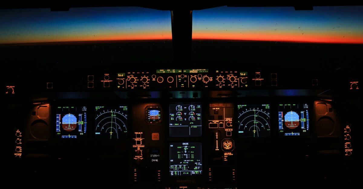 white and red kanji text