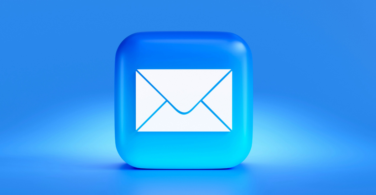 a blue button with a white envelope on it