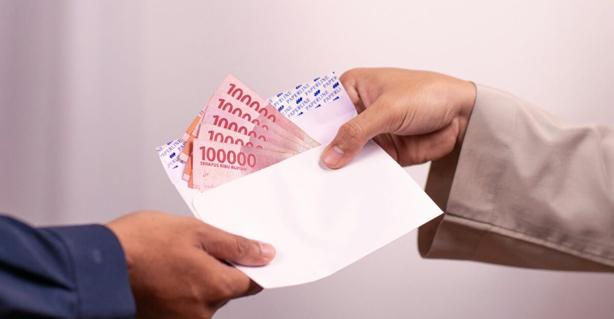 Money is being handed over between two people