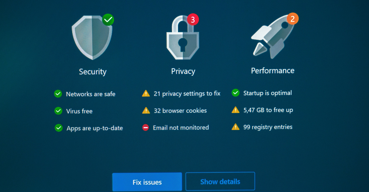 Security, privacy, and performance status with fix options.