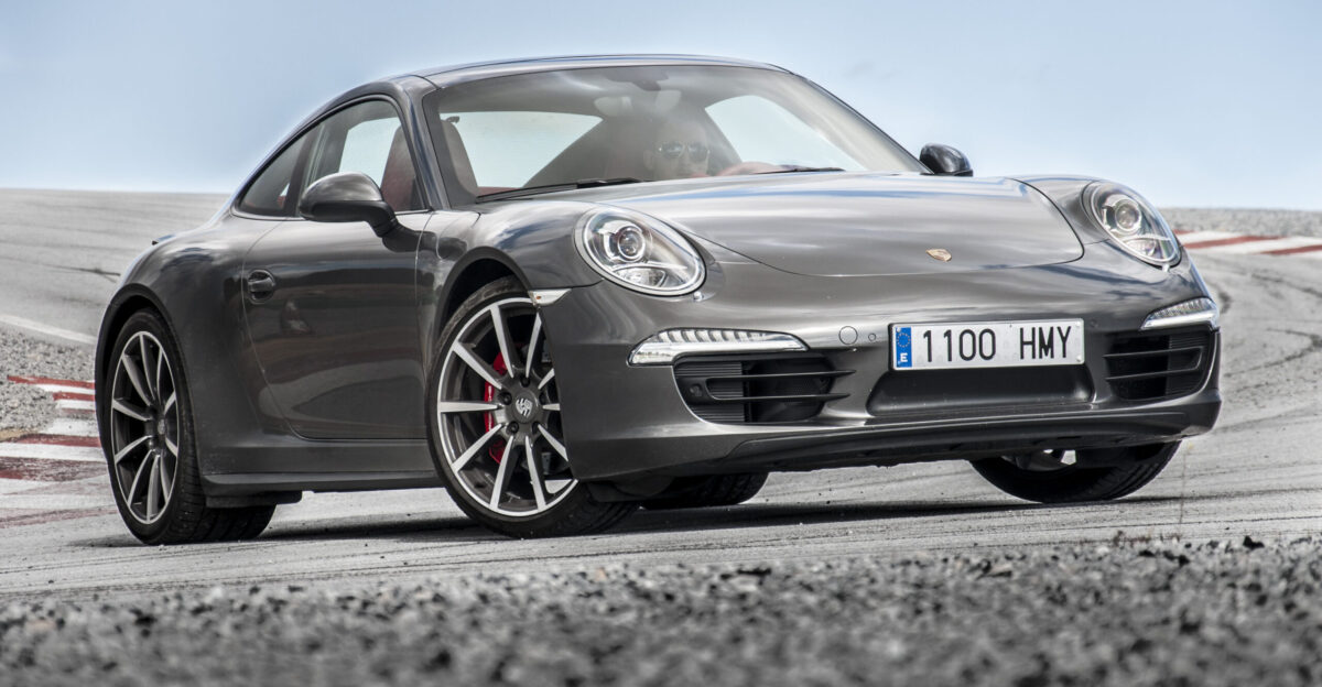 Test Drive for Diariomotor - Porsche 911 Carrera 4S vs Audi R8 Spyder