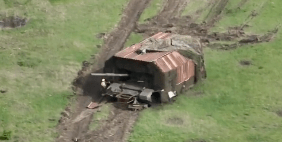Russian Turtle tank destroyed by Armed Forces of Ukraine