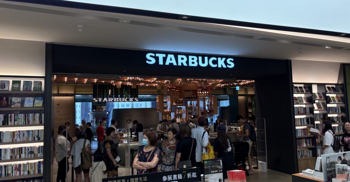 Starbucks in Dream Plaza 20250812 - largest starbucks store in Asia