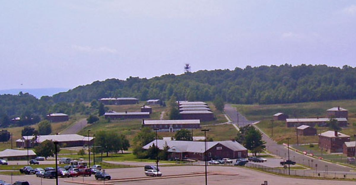 Former military housing at <a href="https://en.wikipedia.org/wiki/Stewart_International_Airport" class="extiw" title="w:Stewart International Airport">Stewart International Airport</a> in Newburgh, NY, USA