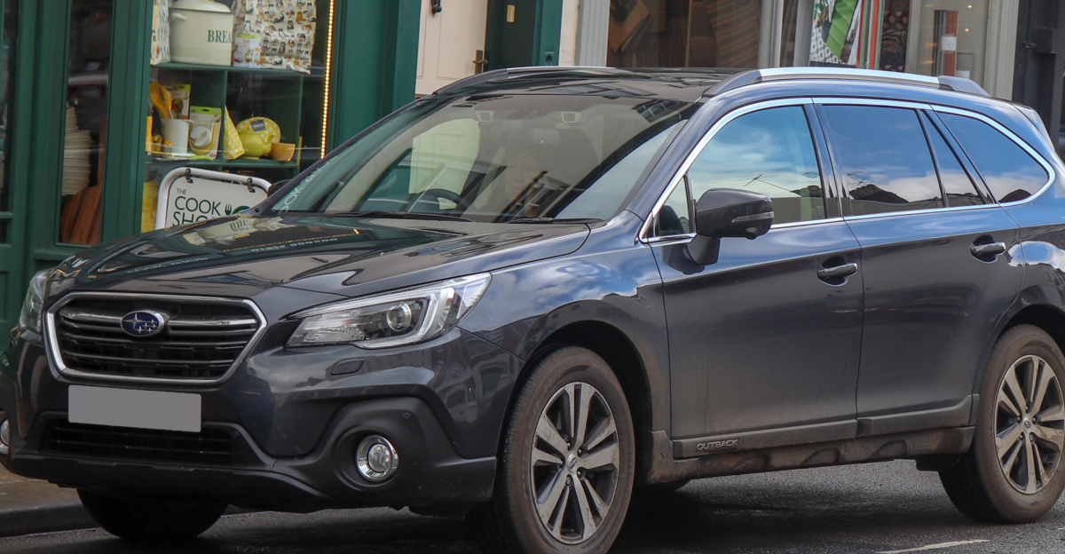 2018 Subaru Outback SE Premium Symmetrical CVT 2.5 Front Taken in Leamington Spa