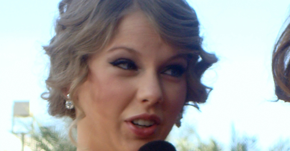 Taylor Swift at the 2010 Academy of Country Music Awards