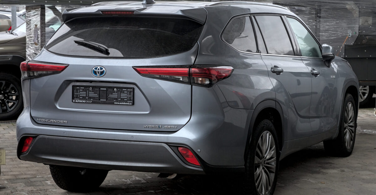 Toyota Highlander Hybrid XU70 in Esslingen