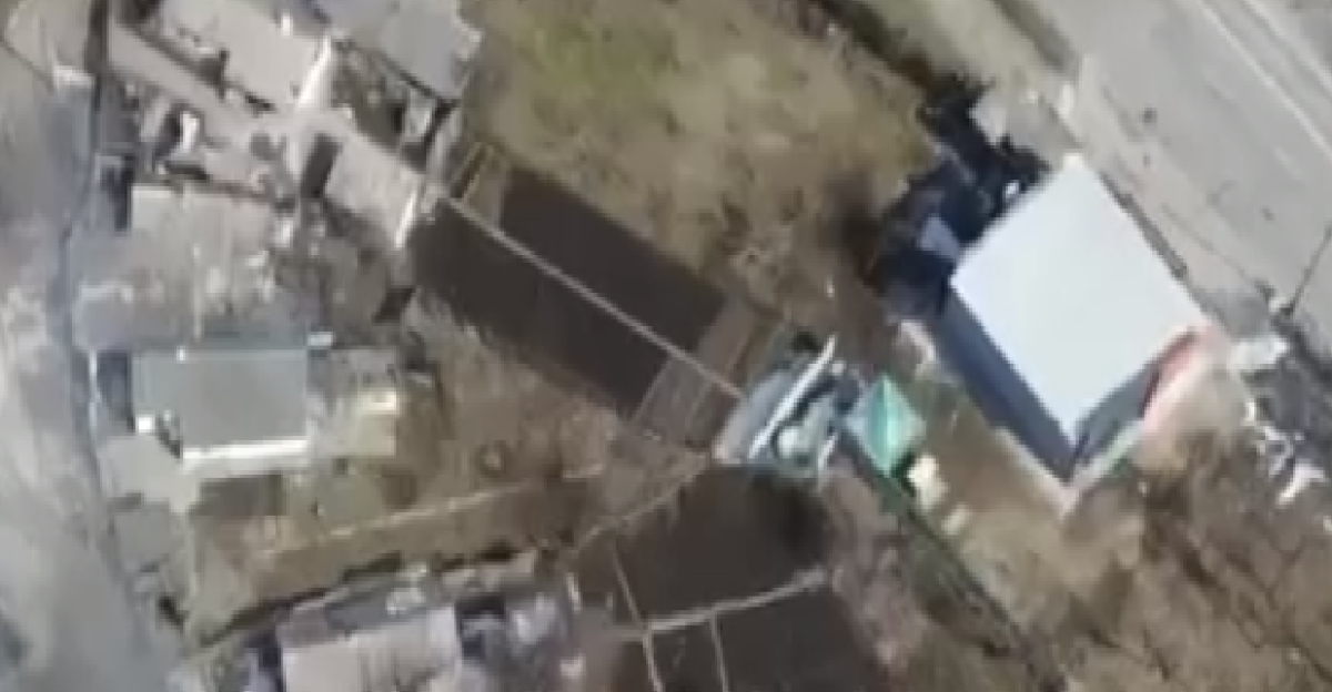 Ukrainian air attack on Russian troops in Mariupol