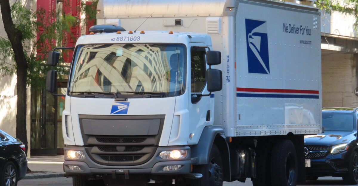 One of many Peterbilts recently acquired by the US Postal Service These cabover 220s are badge-engineered versions of the DAF LF and are fairly common on the Postal Service s New York City routes