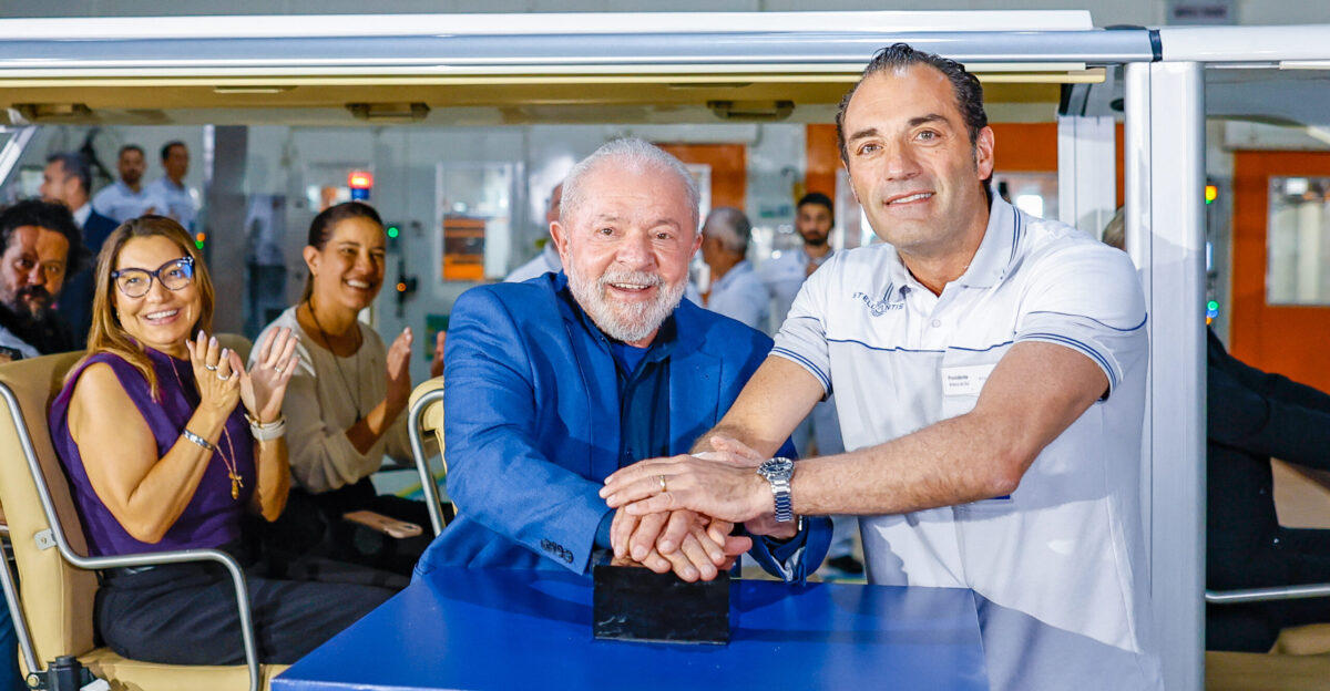 06 2023 - Senhora Janja Presidente da Rep blica Luiz In cio Lula da Silva Presidente da Stellantis Am rica do Sul Antonio Filosa durante visita s instala es do Polo Automotivo de Goiana Polo Automotivo de Goiana - PE Foto Ricardo Stuckert PR
