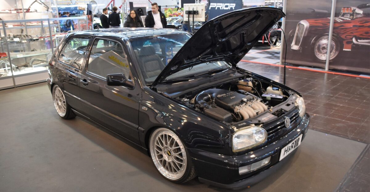 Launch 1974 Generation Third 1991 - 2000 Engine 2 8 litre V6 petrol Power 174 PS Gearbox 5 speed manual Layout Front engine front drive Location Essen Deutschland