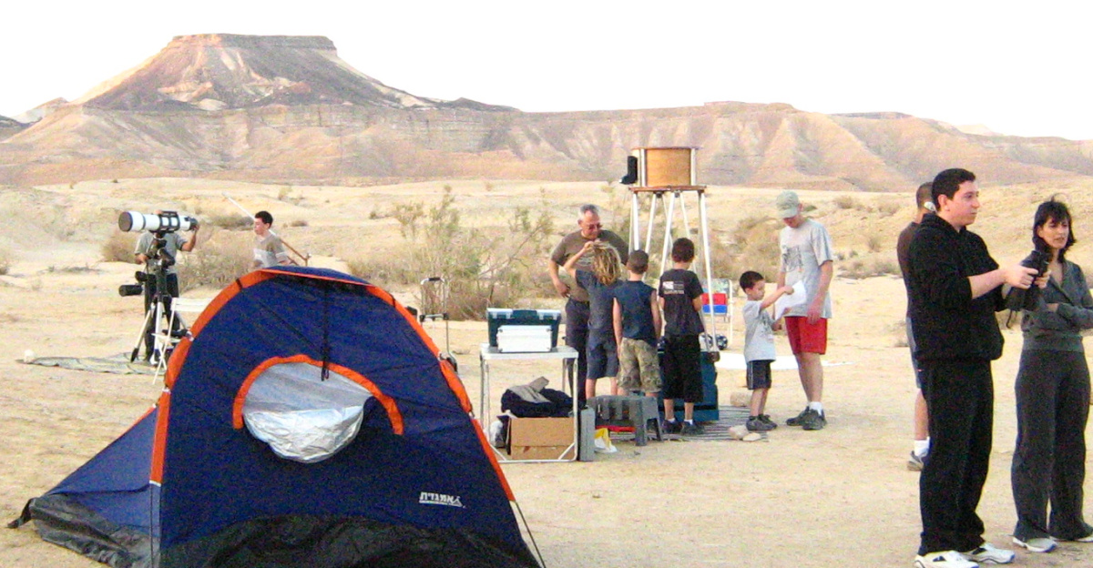 Amateur astronomers gather in Nahal Nikrot in the Negev desert, Israel, for a pleasant night of stargazing.
