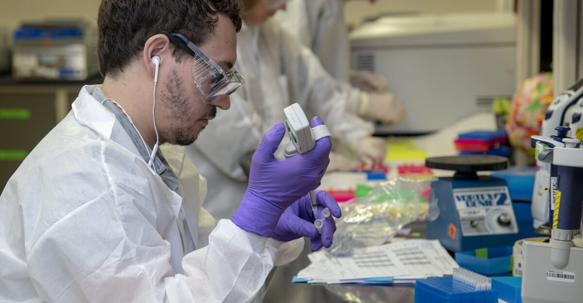 Armed Forces DNA Identification Laboratory analysts place samples into cartridges before loading them into a next-generation DNA sequencing instrument Aug 24 2018 In 2016 AFDIL developed and forensically validated the next-generation mtDNA sequencing method which allowed for DNA sequencing results to be obtained for the first time from chemically damaged samples To date AFMES-AFDIL has processed over 800 samples using this new method which has supported over 60 new identifications in two years since its validation
