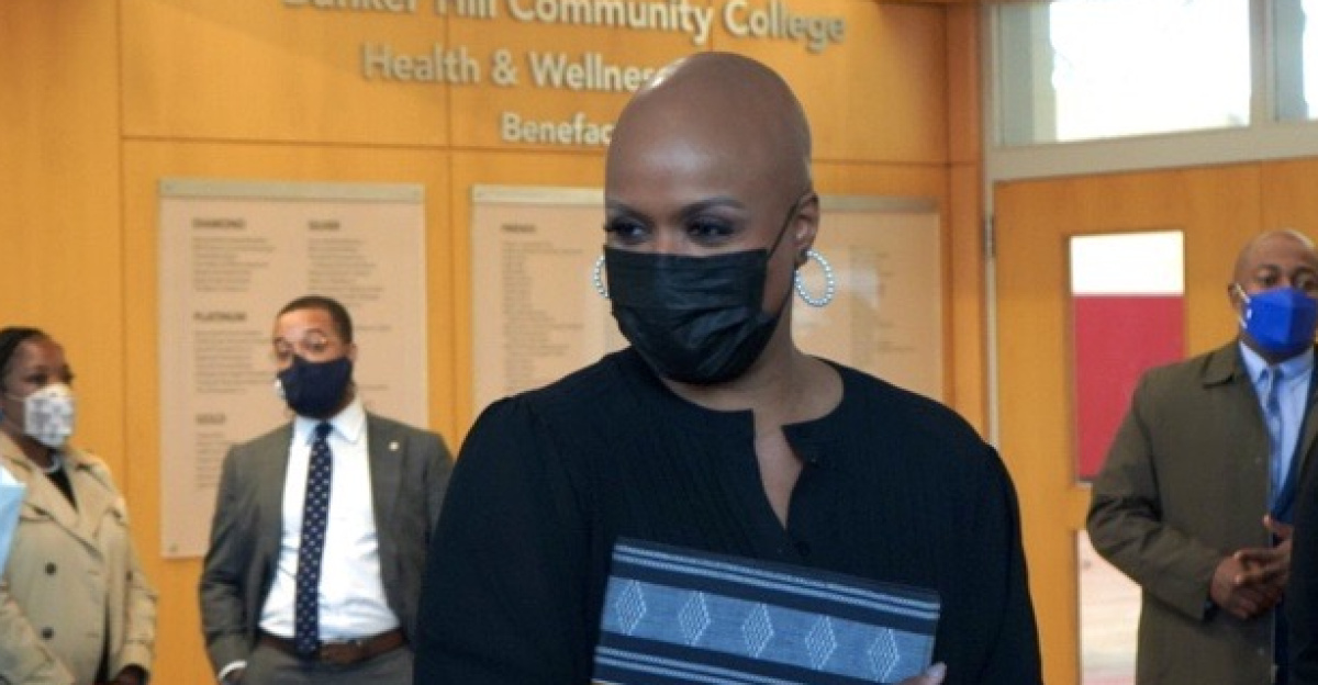 "Proud to deliver $1M in federal funds to expand Boston's tuition-free community college program.
<p>This money will help us tackle our college affordability crisis locally as we call on 
@POTUS
</p>
<pre>to #CancelStudentDebt.
</pre>
<p>TY to our partners 
@MayorWu
, 
@Kim_Janey
, 
@BHCCBoston
</p>
 & students!"