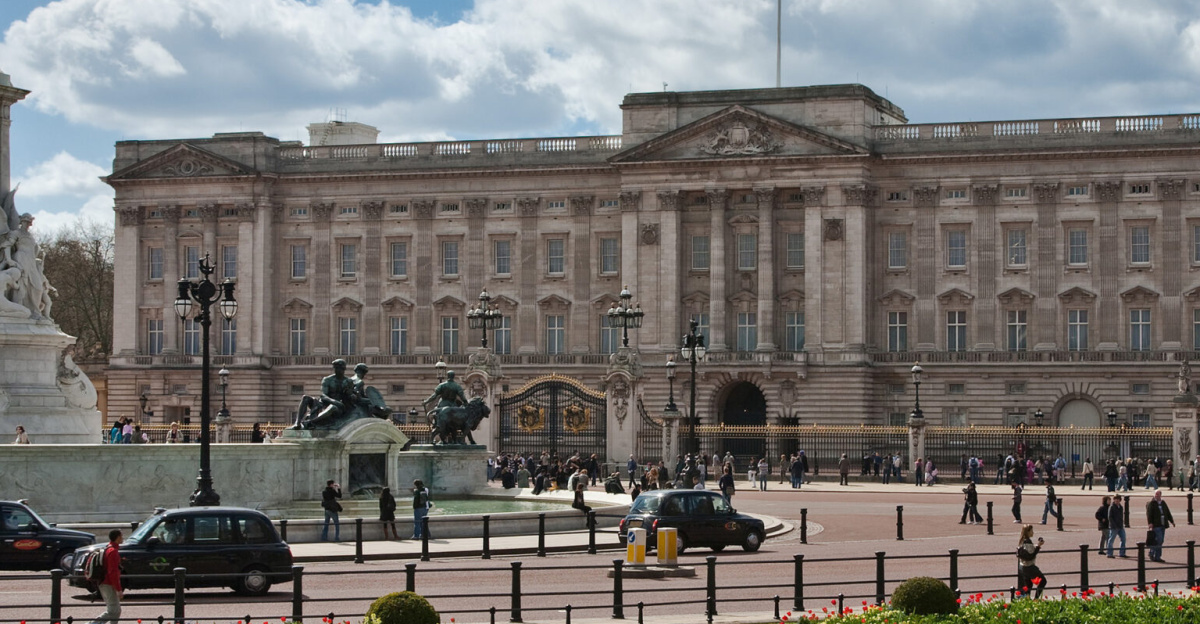 Buckingham Palace in London, England. taken by myself with a Canon 5D and 24-105mm f/4L IS lens.