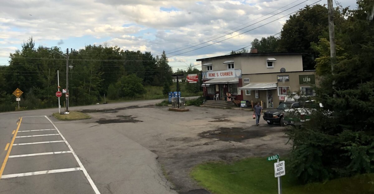 The intersection of Anderson Rd and Piperville Rd in Piperville City of Ottawa