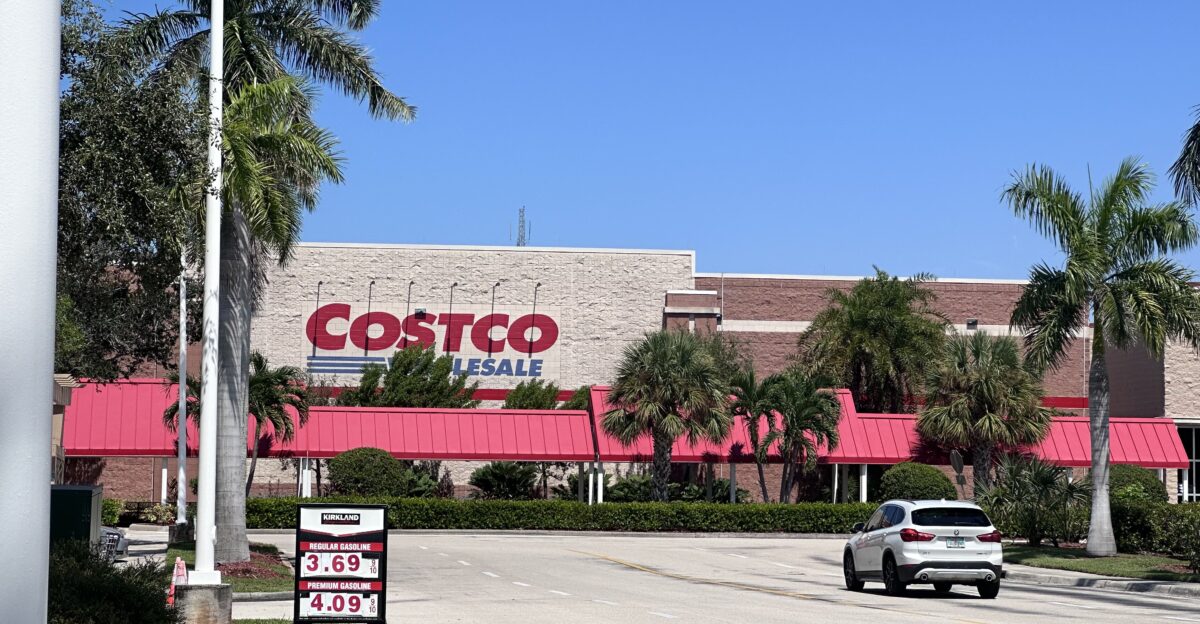 Picture of the exterior at the Costco in Naples FL