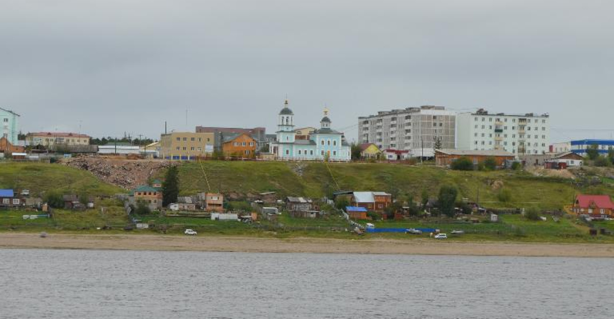 Город Покровск (Якутия) с реки