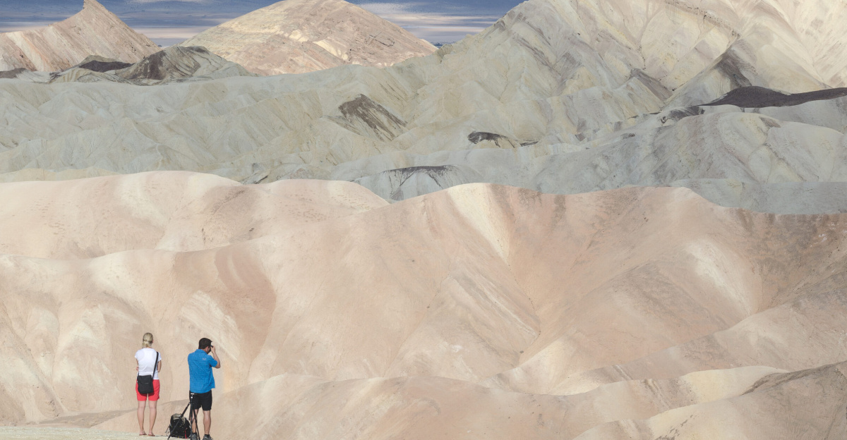 View from Zabriskie Point on <a href="https://en.wikipedia.org/wiki/Manly_Beacon" class="extiw" title="en:Manly Beacon">Manly Beacon</a> in Death Valley with two (photographing) people