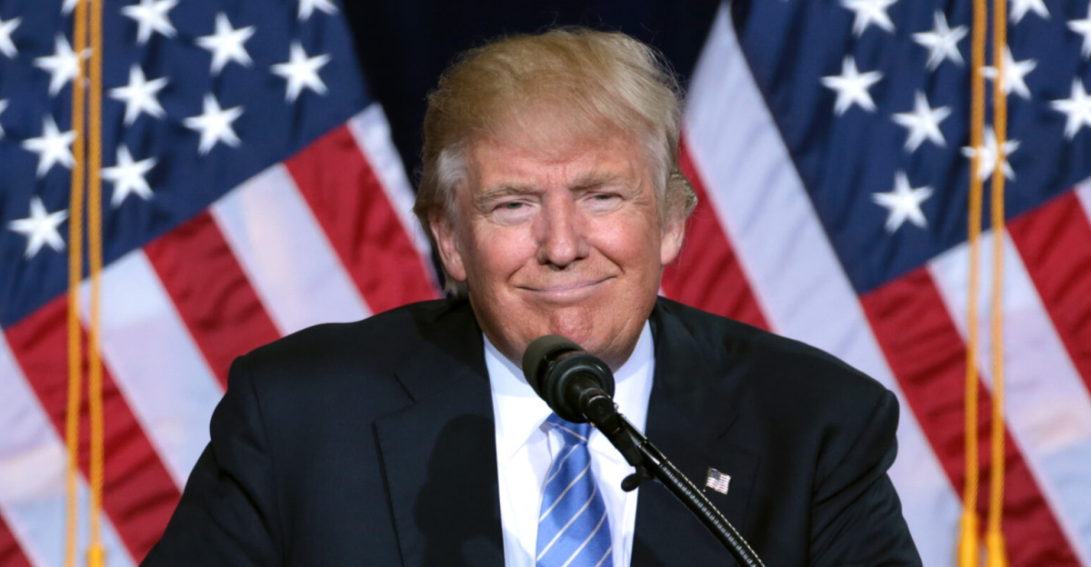 <a href="https://en.wikipedia.org/wiki/Donald_Trump" class="extiw" title="w:Donald Trump">Donald Trump</a> speaking at an immigration policy speech in Phoenix, Arizona.