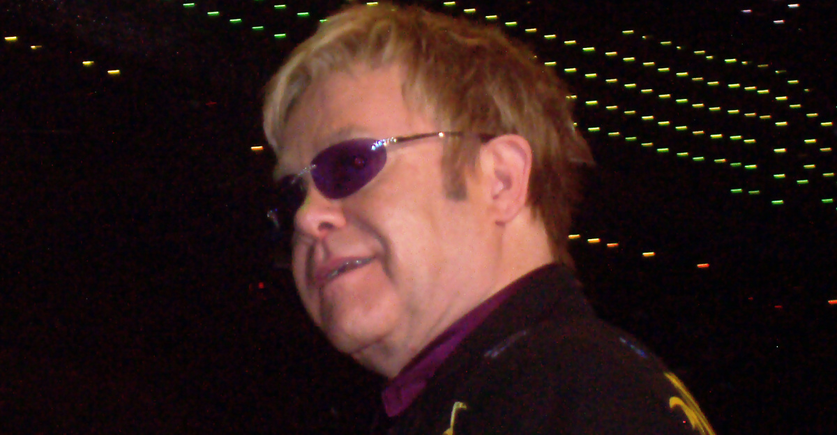 Sir Elton John on stage at the <a href="https://en.wikipedia.org/wiki/Sullivan_Arena" class="extiw" title="w:Sullivan Arena">Sullivan Arena</a> in <a href="https://en.wikipedia.org/wiki/Anchorage,_Alaska" class="extiw" title="w:Anchorage, Alaska">Anchorage, Alaska</a> May 30th 2008.
