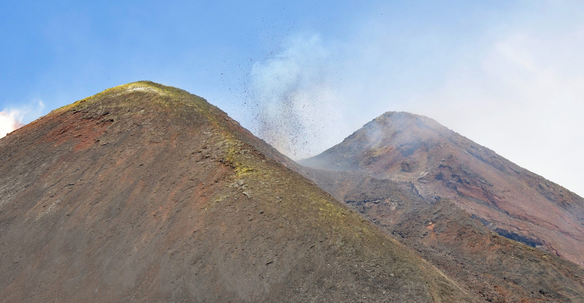 Weak strombolian eruption of the Etna on April 12, 2012.