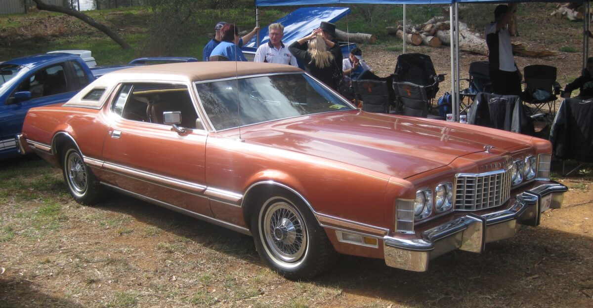 Ford Thunderbird 2-Door Hardtop
