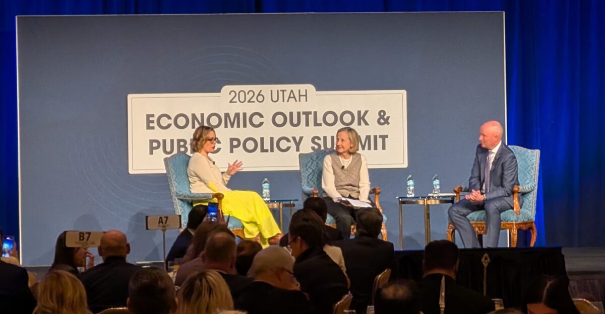 Former Sen Kyrsten Sinema interrupted by hecklers in Utah