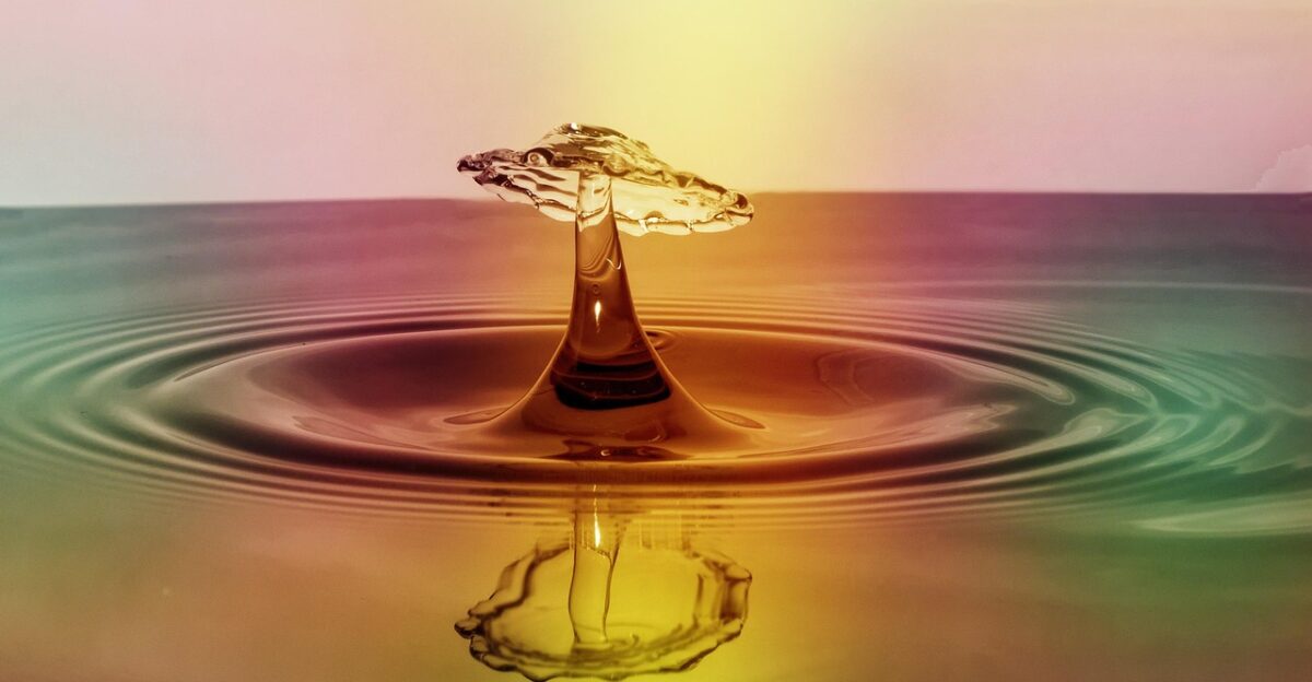 drop splash impact ripples water ripple effect waves macro drip liquid surface tension surface water surface droplet colorful drop of water wet clear nature reflection mirroring water reflection