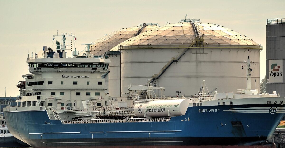 tanker ship oil tanker storage tank gastanker store reserved unto fire west chemical tanker caland canal vopak tanker oil tanker oil tanker oil tanker oil tanker oil tanker