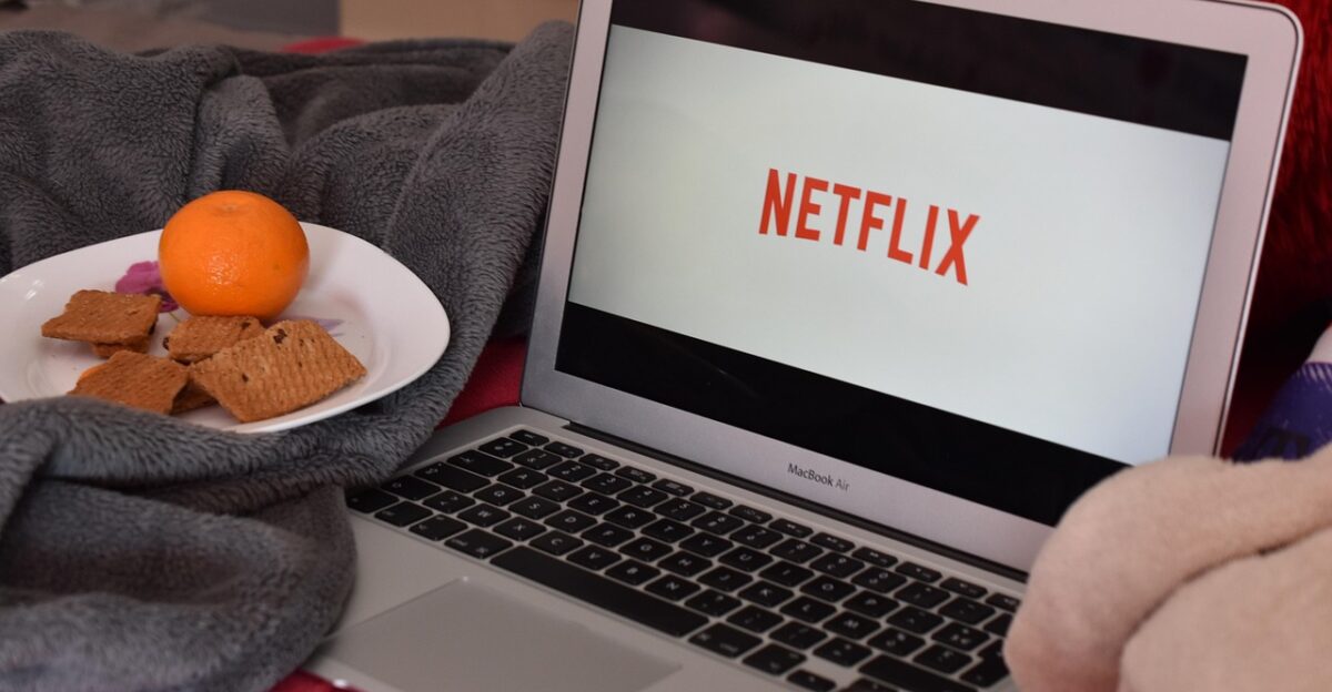 netflix computer snacking cousin relaxation relax evening netflix netflix netflix netflix netflix