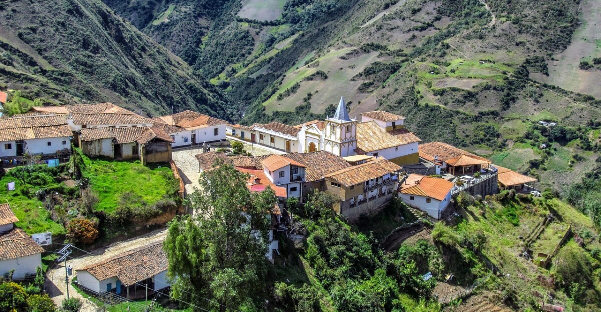 merida venezuela village town buildings architecture mountains trees valley ravine nature outside country countryside venezuela venezuela venezuela venezuela venezuela