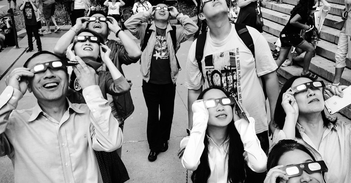 eclipse, solar eclipse, glasses, expression, looking up, sky, pov, nature, symmetry, china, chinese, black and white, gray glass, gray glasses