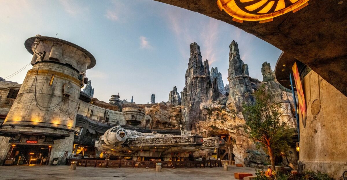 From the Star Wars Databank - Batuu was once a thriving stop for